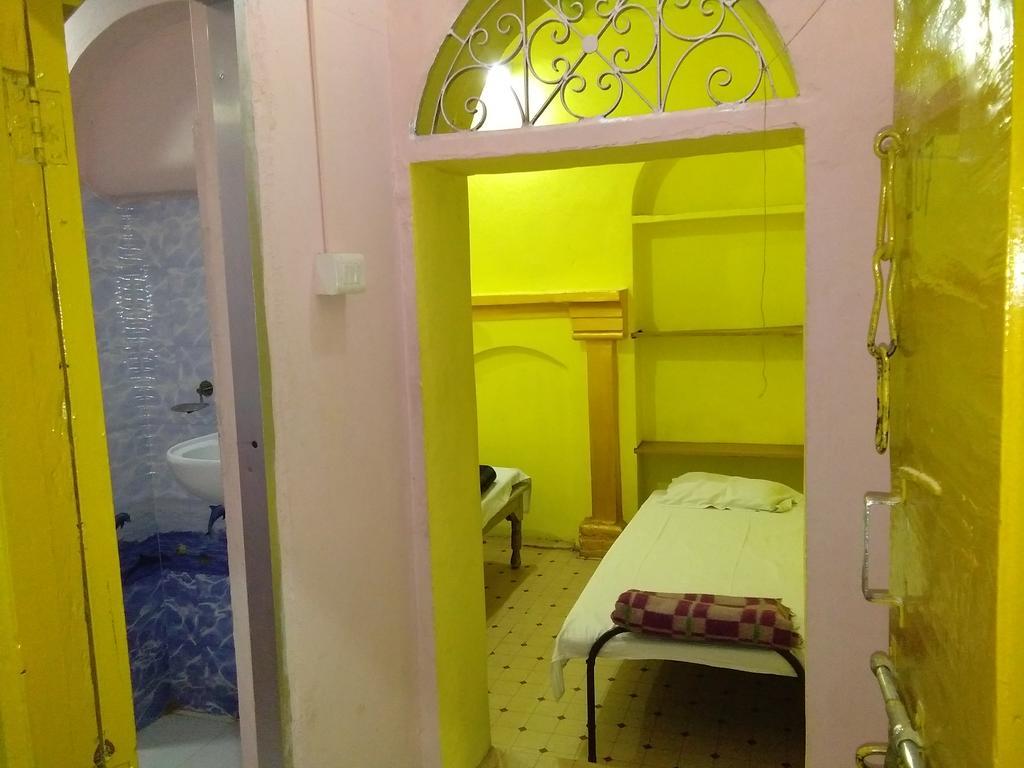 Yogi Lodge Varanasi Exterior foto